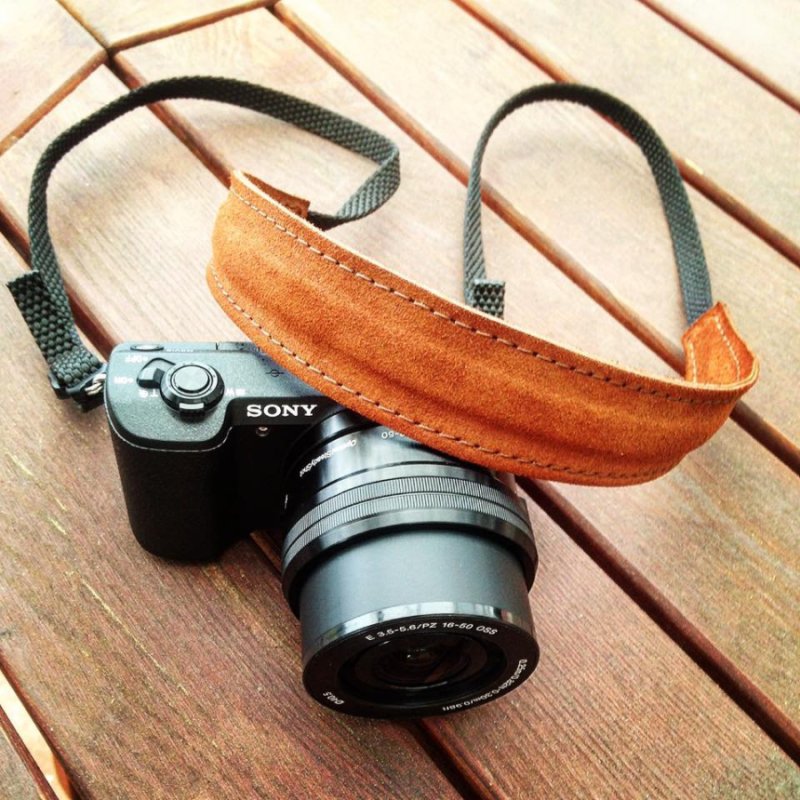 Kožený popruh pro fotoaparát